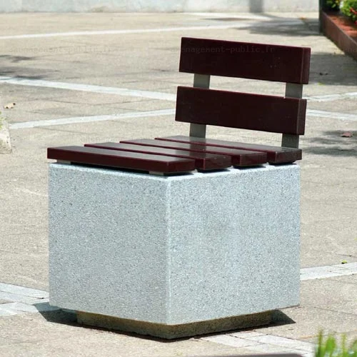 Siège cube en béton avec lattes bois pour extérieur